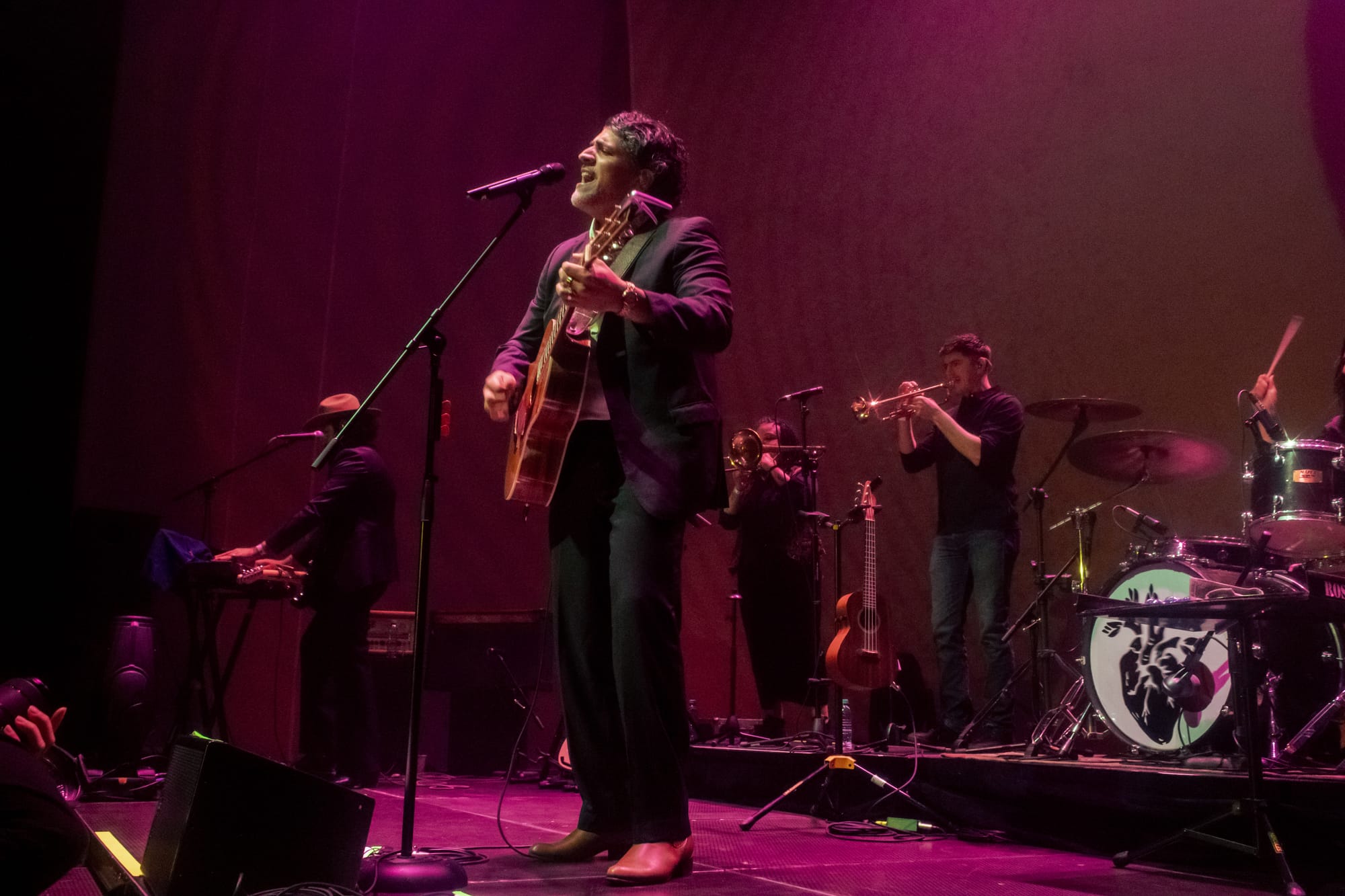 La rebelión y la melancolía en el concierto de José Meyer