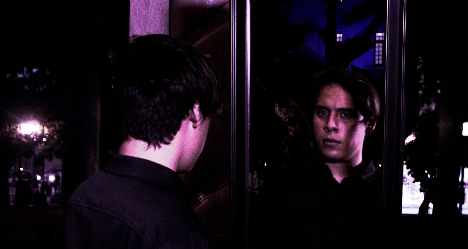 “Reflejo”: caos y contradicciones