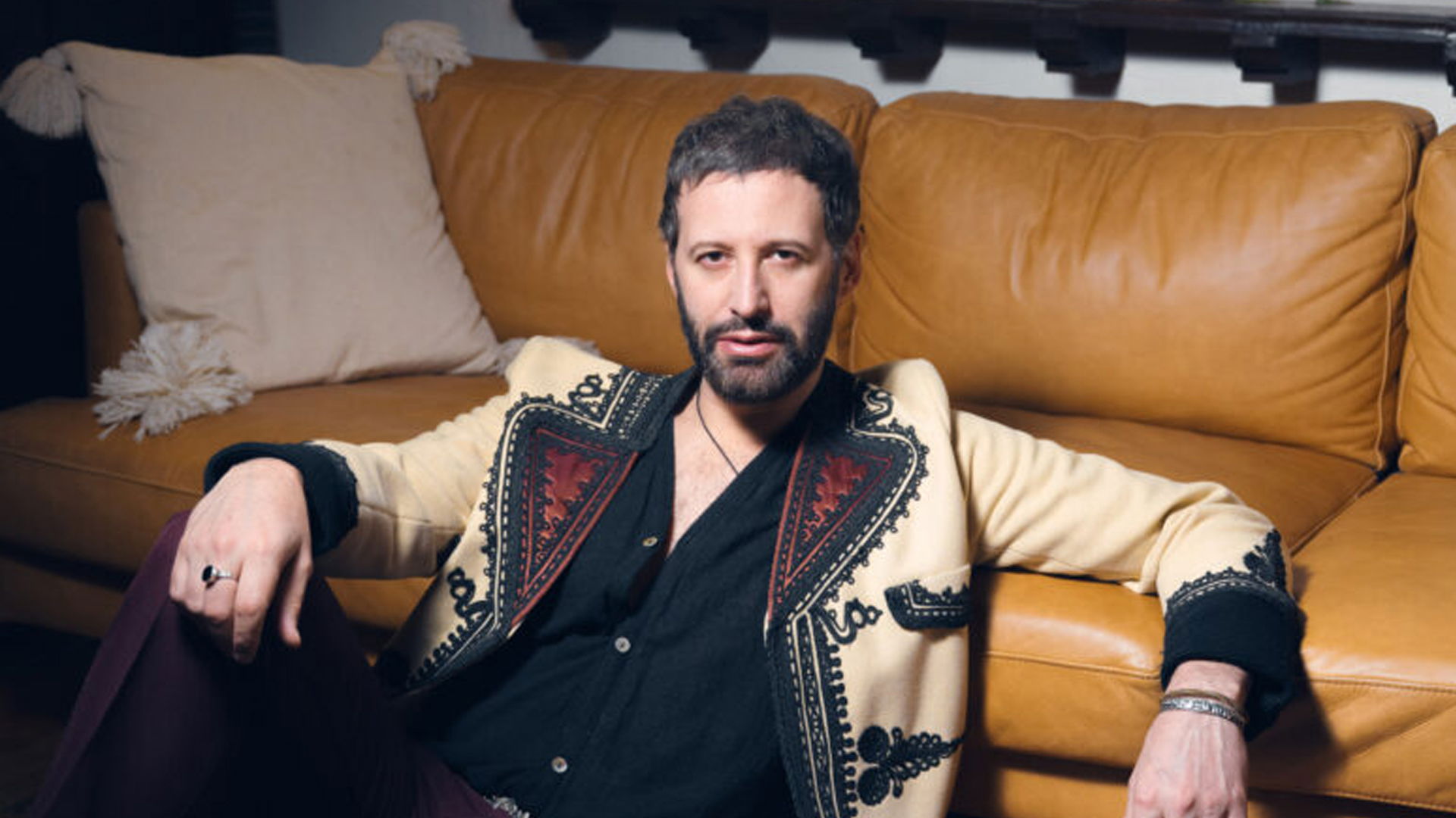 Adanowsky celebra 15 años de Amador en Guadalajara