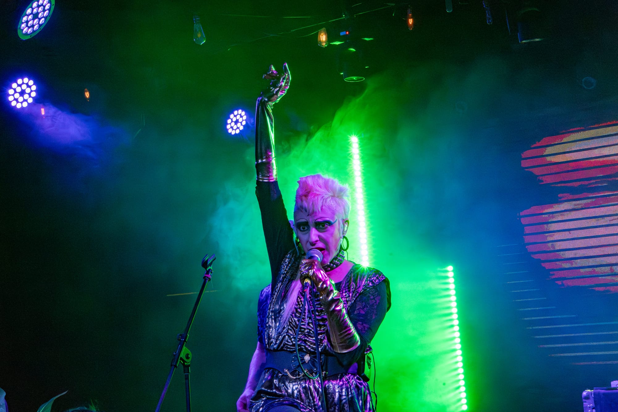 VIAJANDO A UNA NOCHE DE ATENAS PERDIDA EN EL TIEMPO...