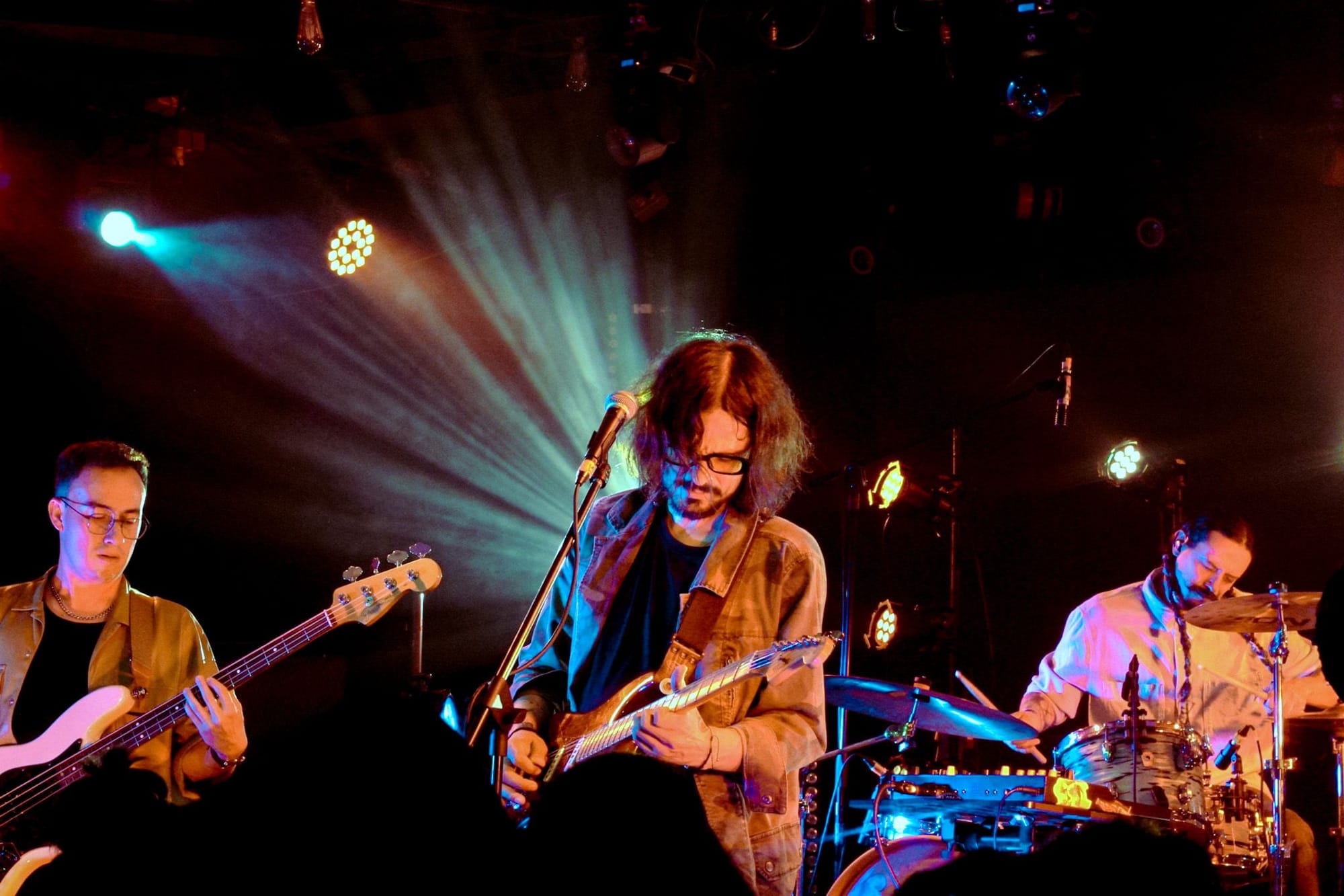 Colores Santos: Magia y Música que puedes escuchar con el alma.