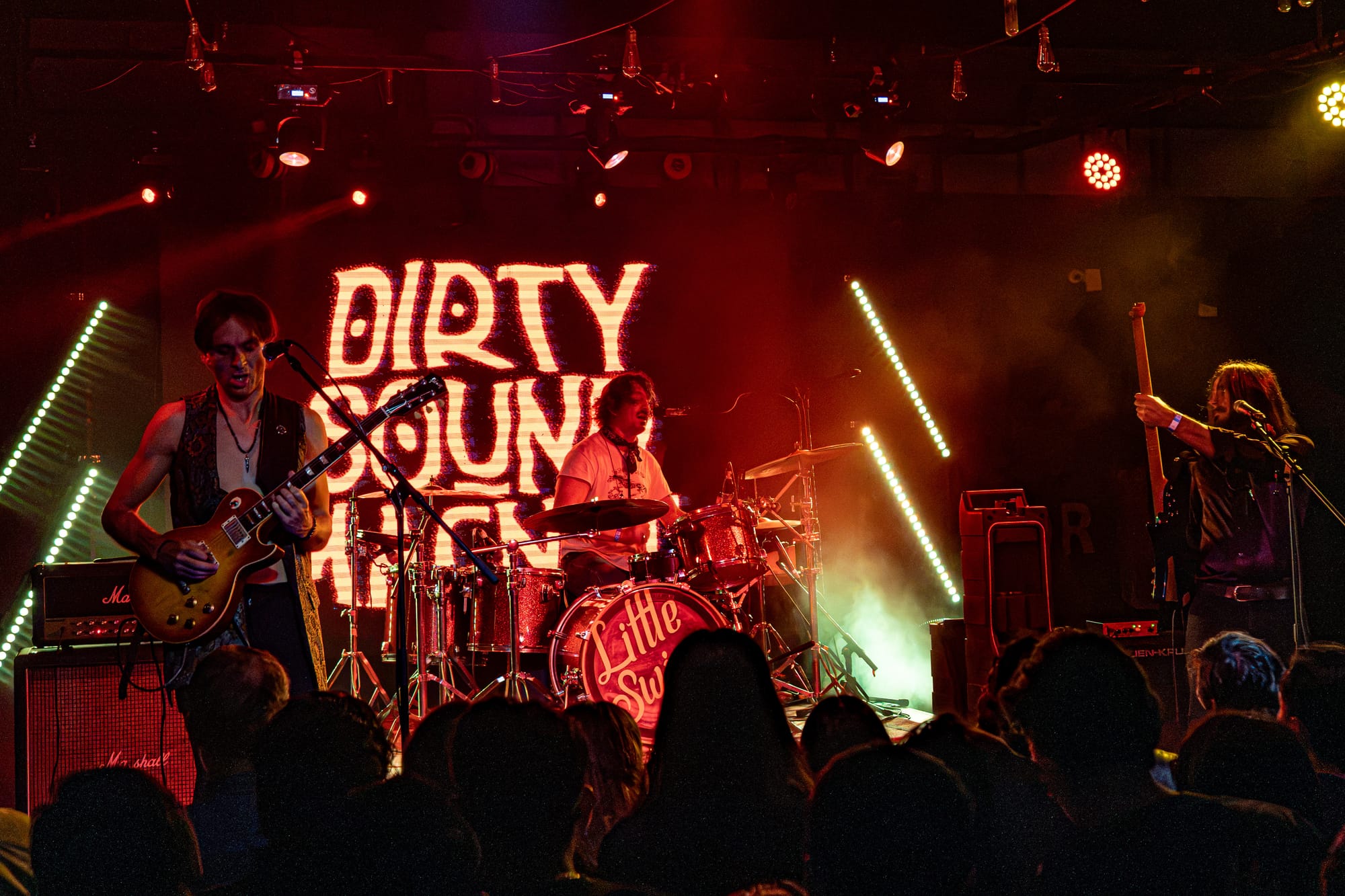 Dirty Sound Magnet: Un delirio hecho canción