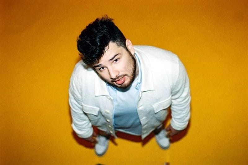 Entrevista con EVÍC: vivir para escribir y plasmarlo en música.