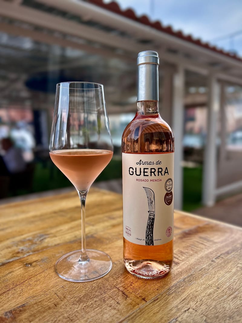 Armas de guerra rosado mencía