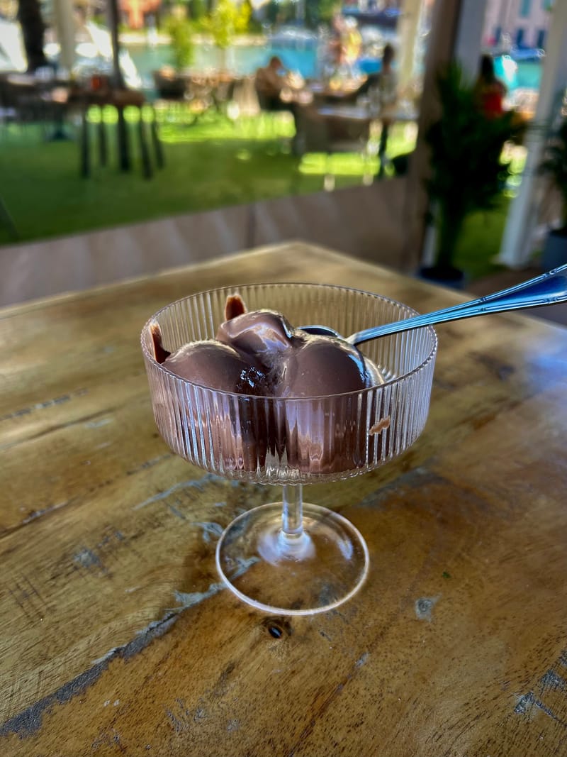 Helado (vanilla, pistacho, chocolate )