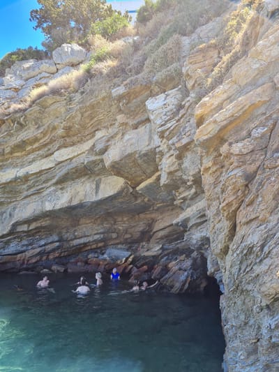 המעיינות החמים בת'רמה איקריה