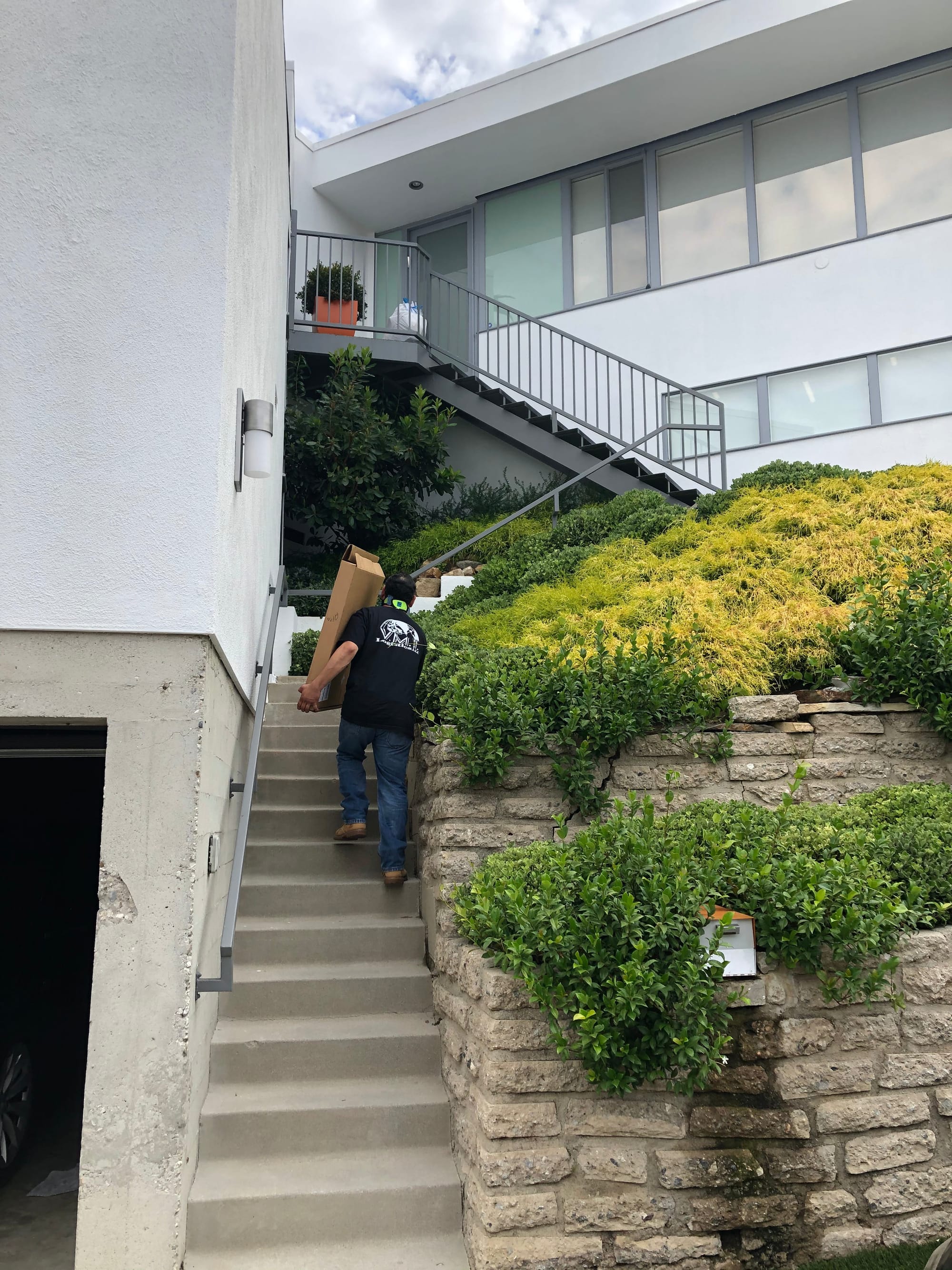 Apartment delivery and install in Hollywood Hills California