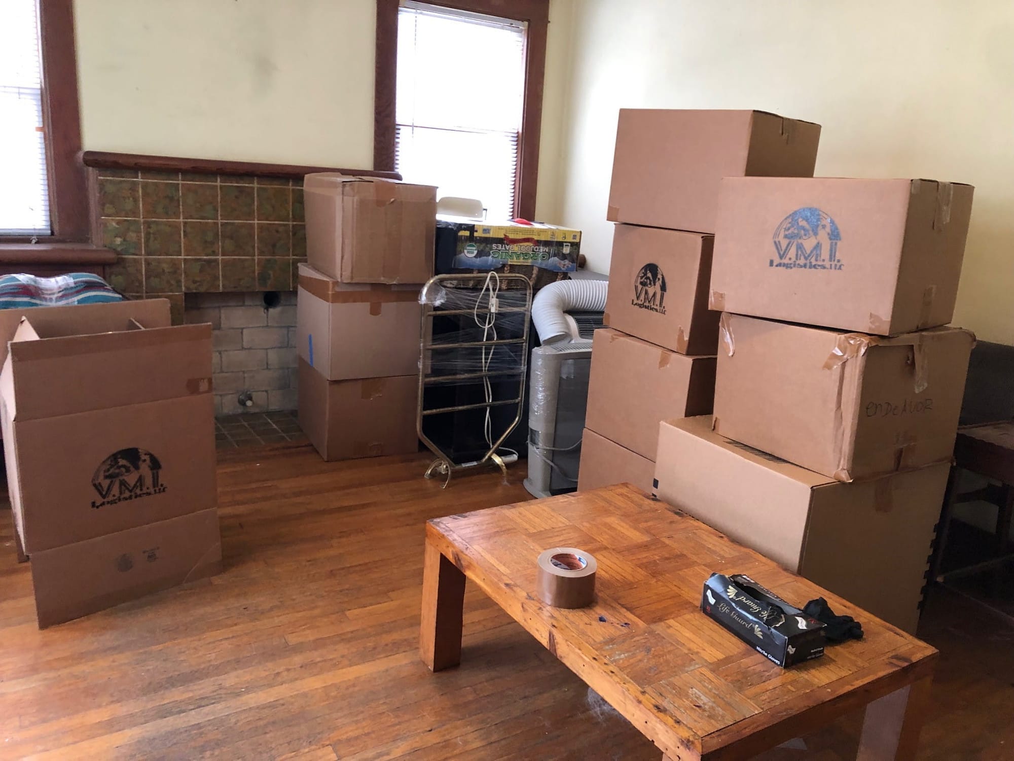 Early morning apartment move in Silver Lake California