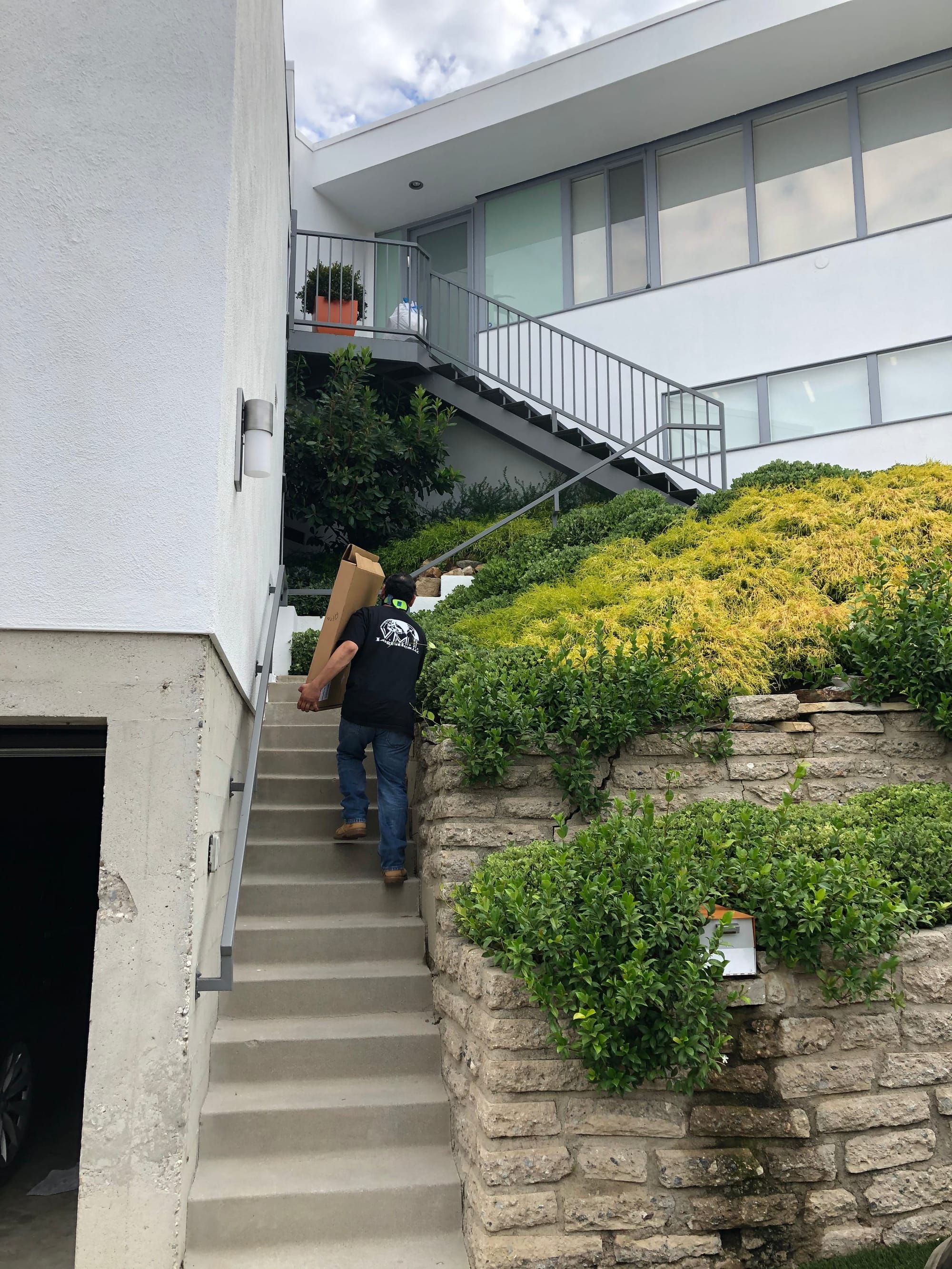 Apartment delivery and install in Hollywood Hills California