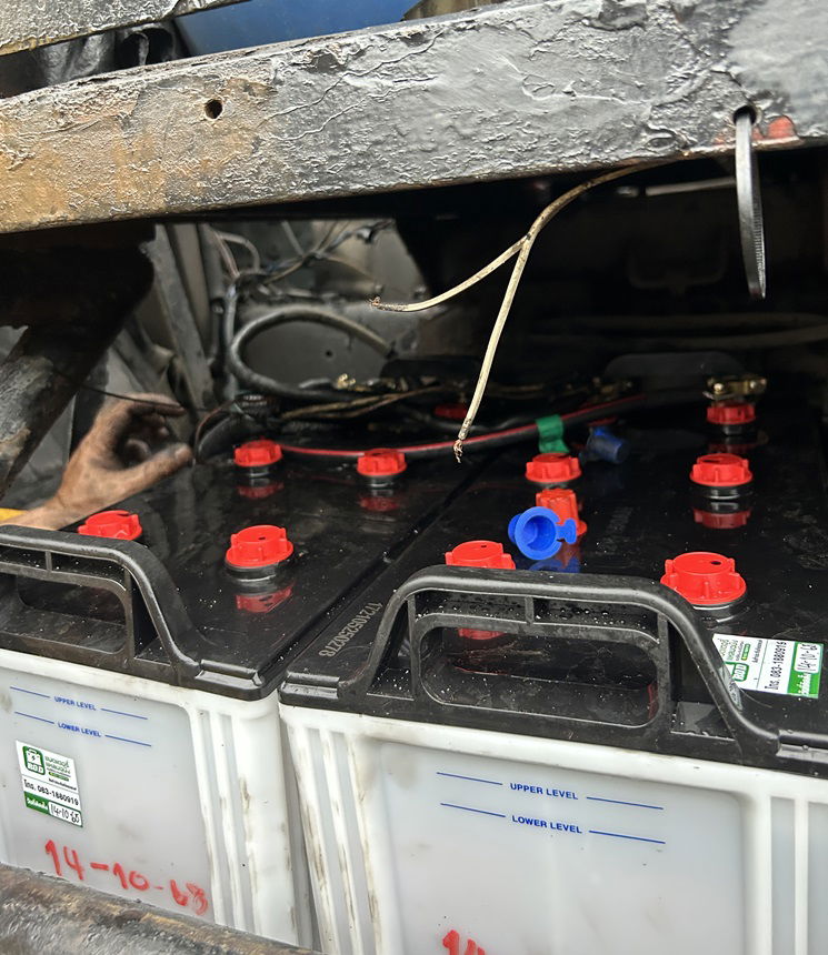 UD Truck  PINACO N150 แบตรถบรรทุกแหลมฉบัง