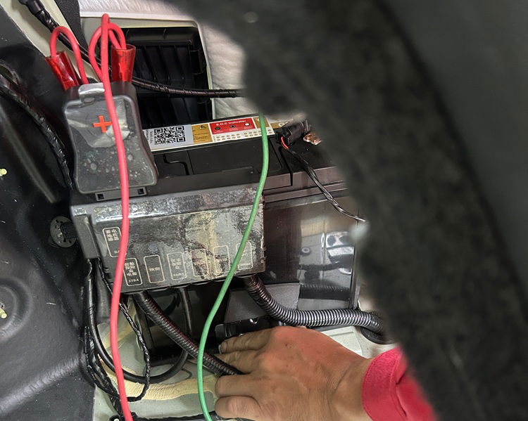 ช่างร้านแบตเตอรี่ มาตฐานศูนย์ บริการเปลี่ยนแบตเตอรี่ 12V – Deepal S07 ถึงบ้าน บางพระ