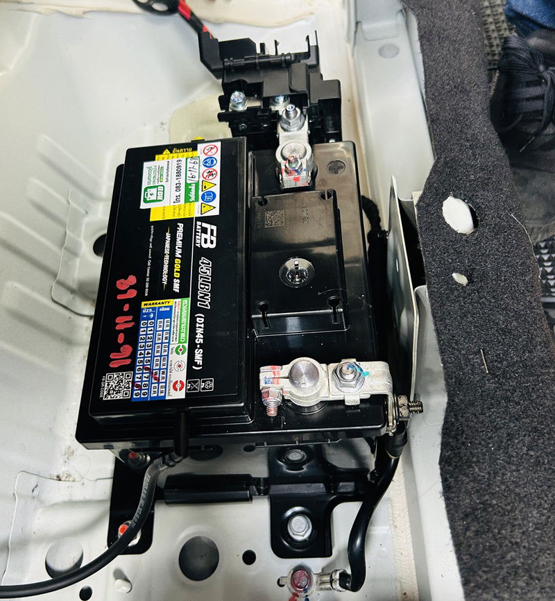 เปลี่ยนแบตเตอรี่ 12V FB Battery Premium Gold 45LBN1 SMF