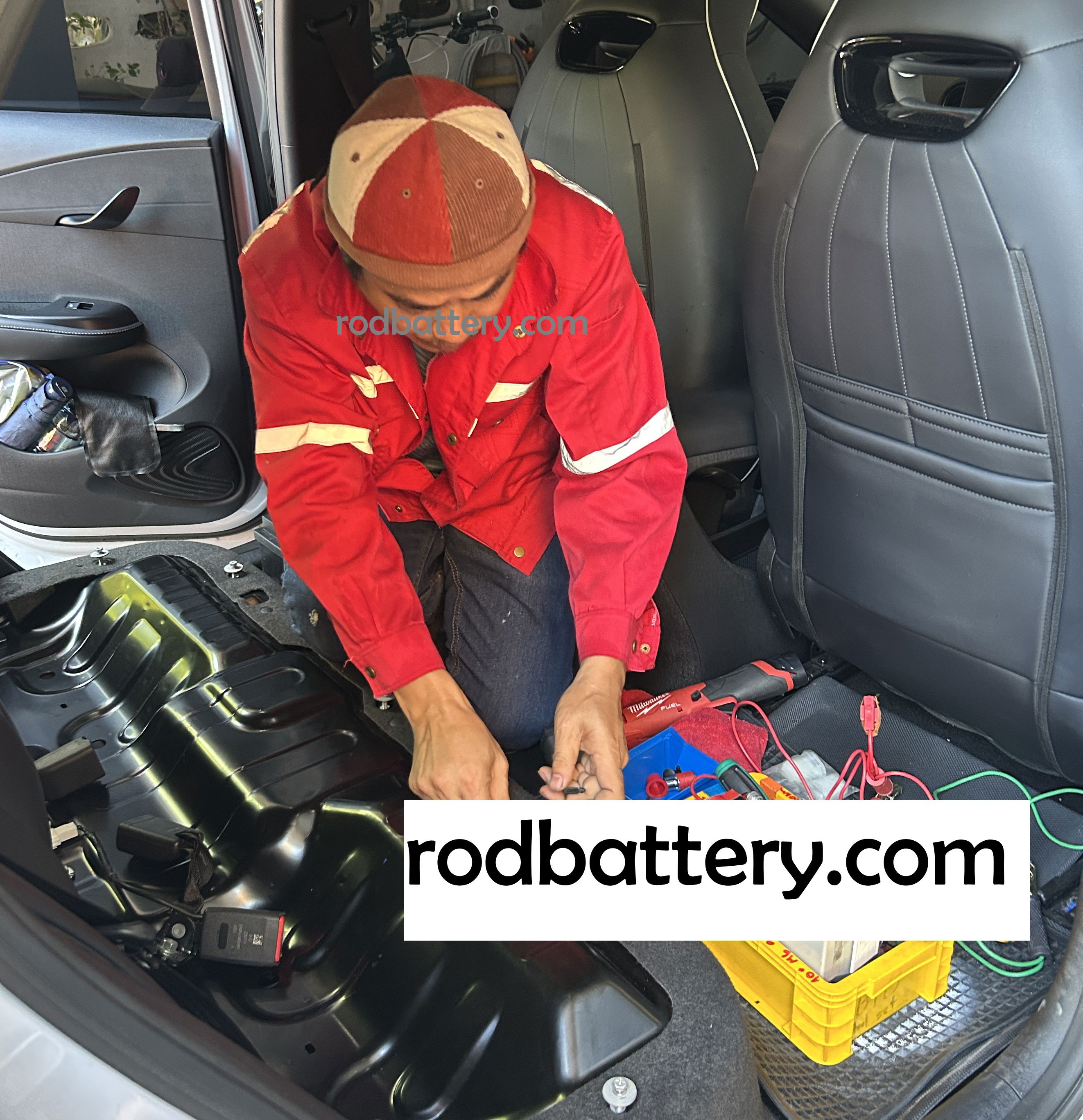 ช่างเปลี่ยนแบต EV ศรีราชา บางพระเปลี่ยนแบยครถไฟฟ้า byd dolphin