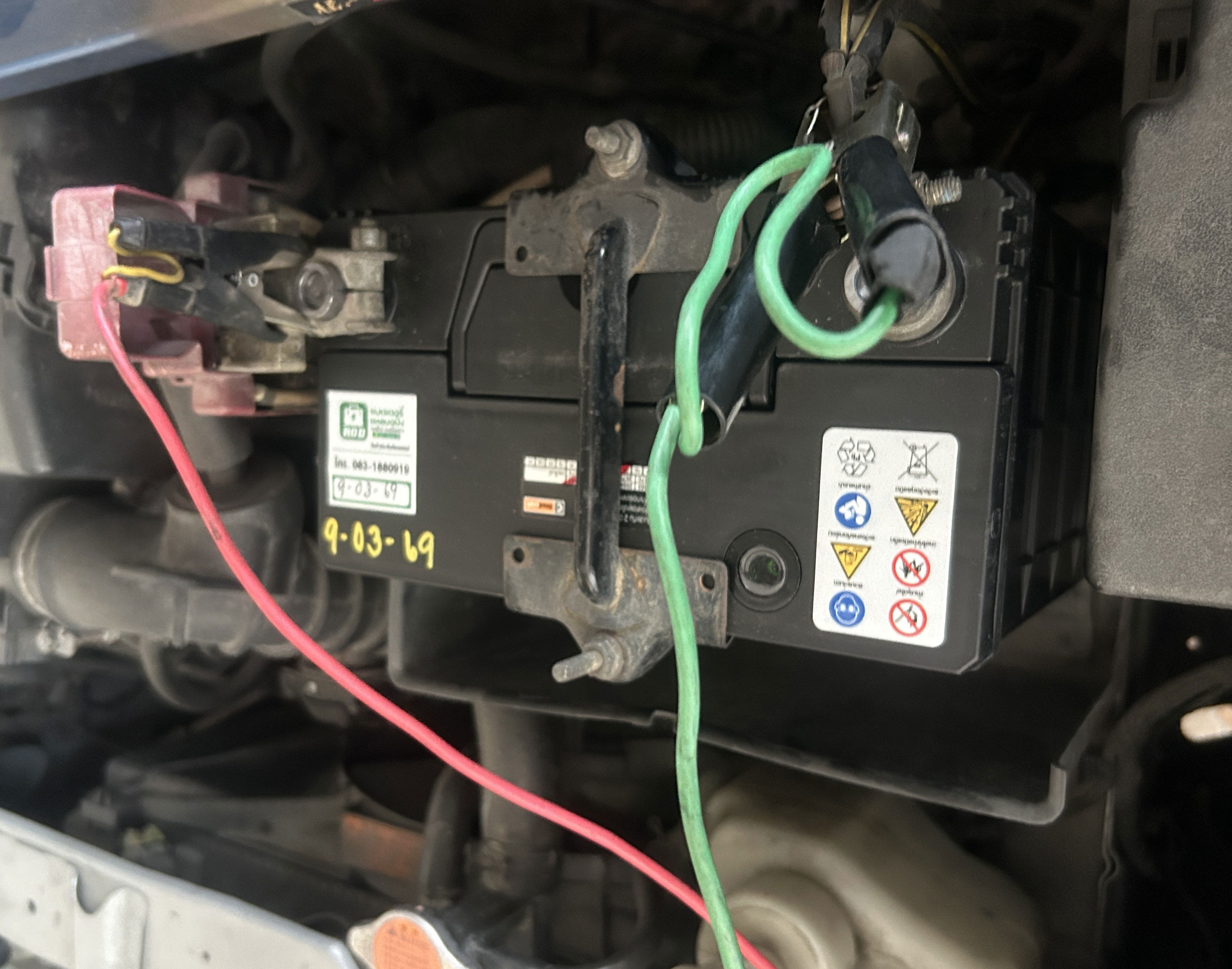 รถเก๋ง Mitsubishi attrage ติดตั้ง Omnicraft แบตเตอรี่ 55B24L 45 แอมป์