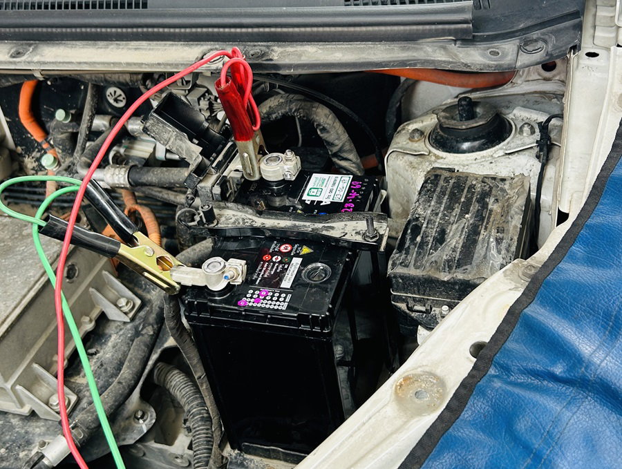 วิธีเปลี่ยนแบตเตอรี่รถไฟฟ้า 12 โวลท์ NETA V