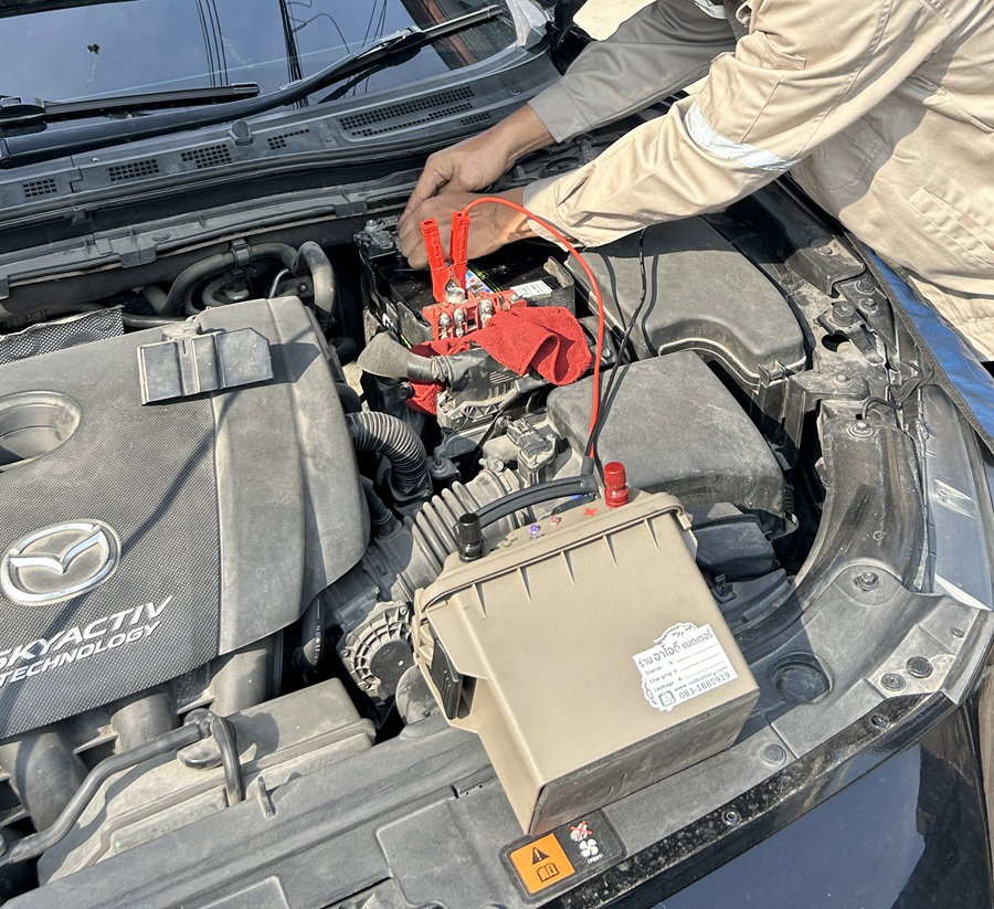 บริการเปลี่ยนแบตเตอรี่ Mazda3 มาตบฐานการติดตั้ง สำรองไฟ รีเซท BMS ถึงที่ แหลมฉบัง ศรีราชา 