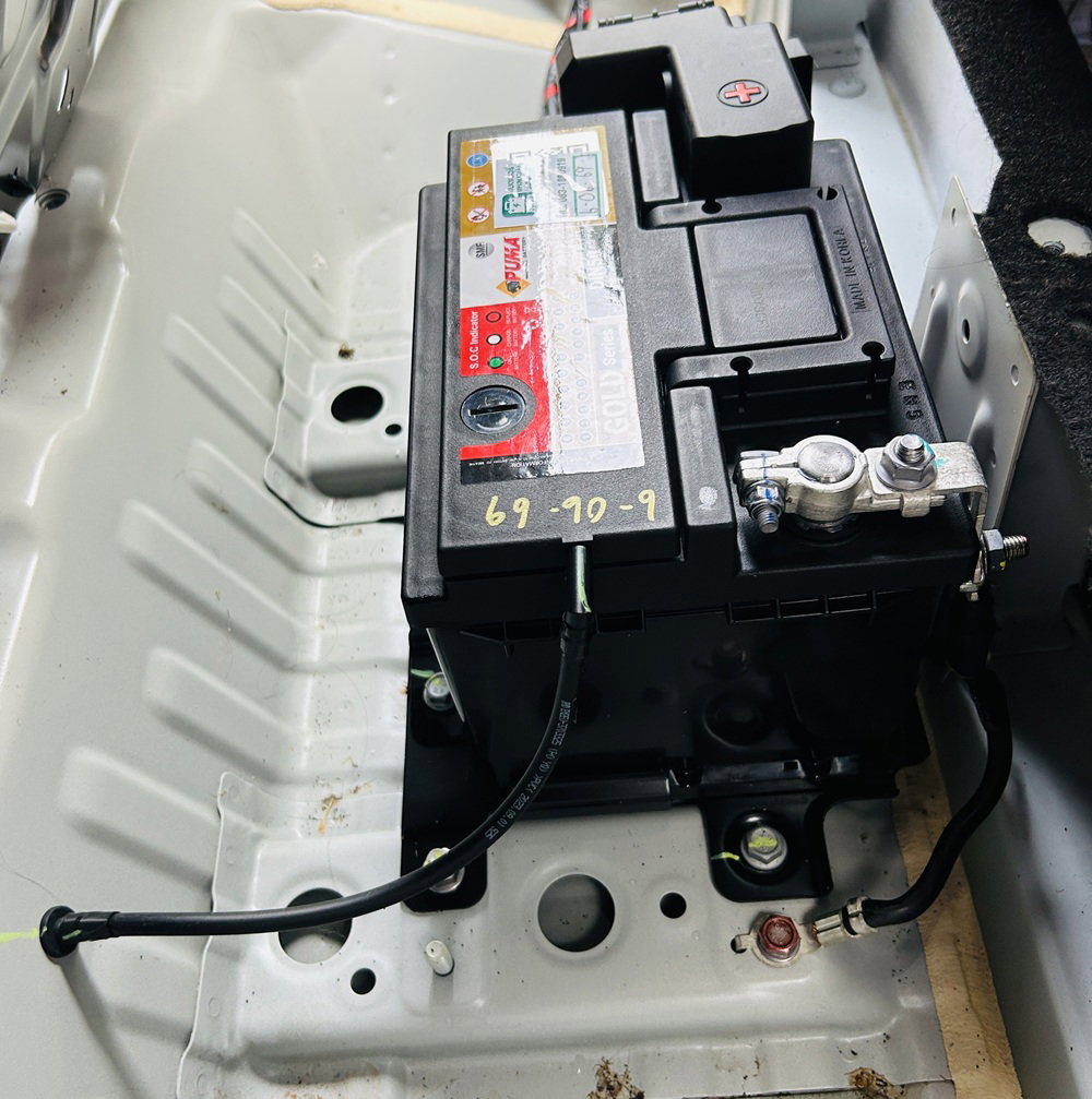 บริการเปลี่ยนแบตเตอรี่ 12V รถ EV ถึงที่แยกปากร่วมบ่อวิน PUMA LBN1 DIN50 BYD Dolphin 