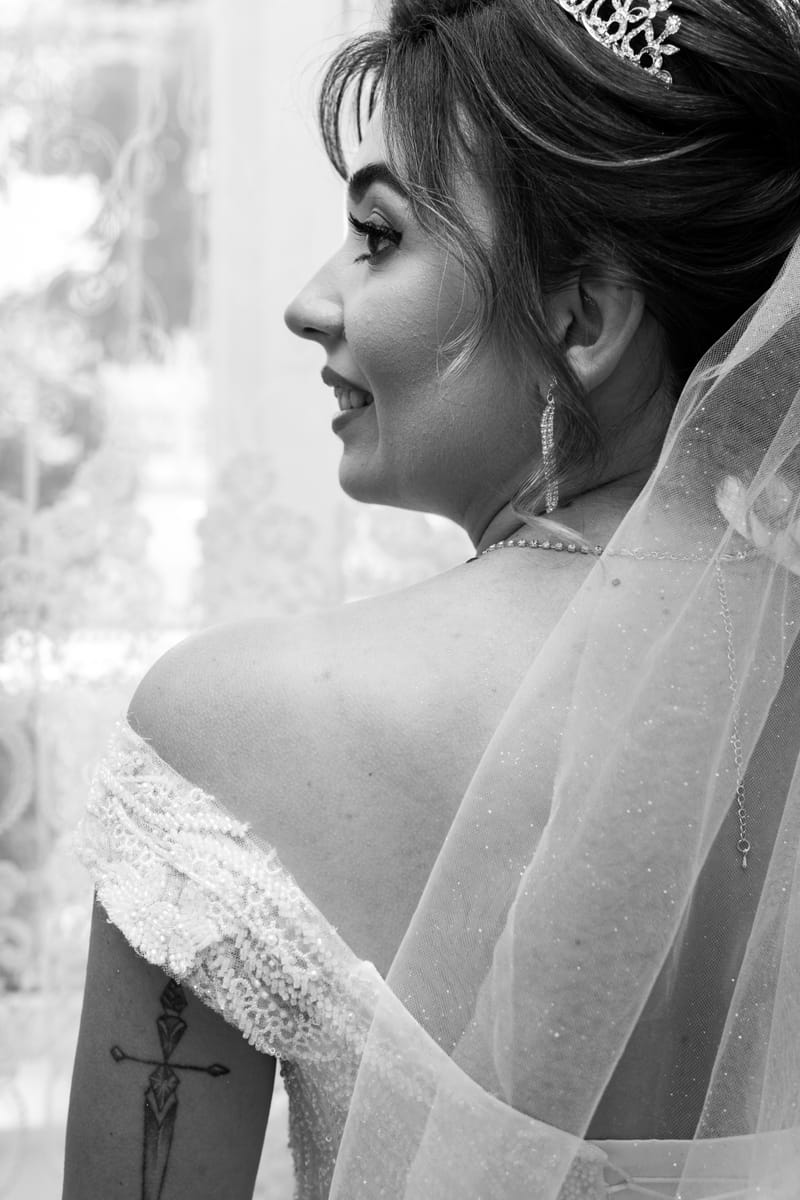 O selecție de imagini care surprind emoția, naturalețea și eleganța fiecărei nunți.