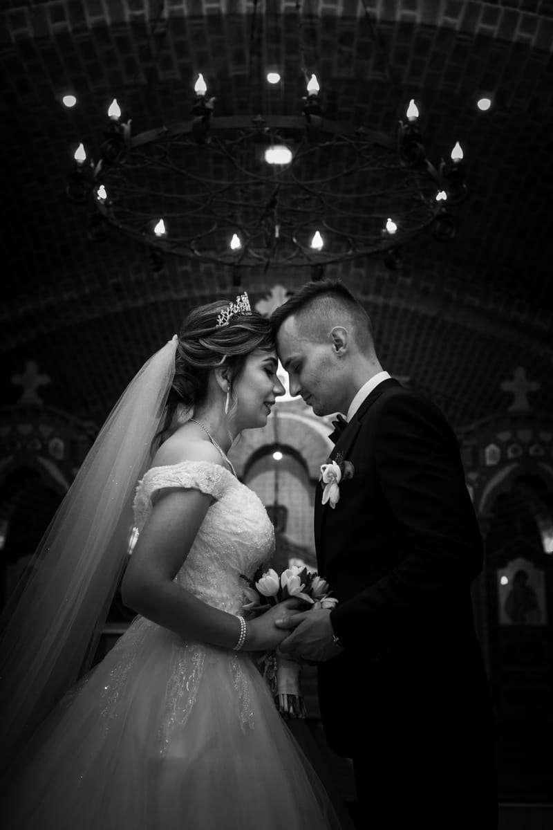 O selecție de imagini care surprind emoția, naturalețea și eleganța fiecărei nunți.