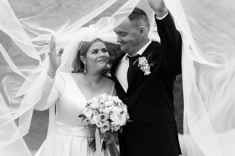 O selecție de imagini care surprind emoția, naturalețea și eleganța fiecărei nunți.