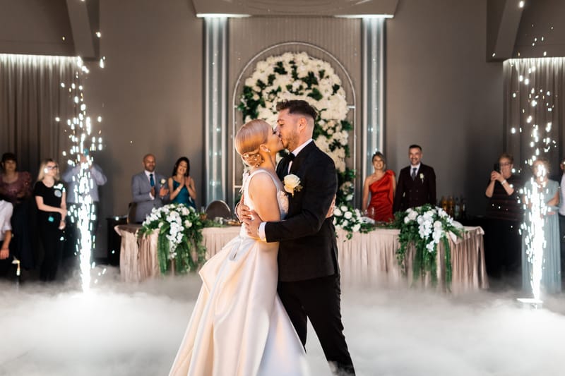 O selecție de imagini care surprind emoția, naturalețea și eleganța fiecărei nunți.