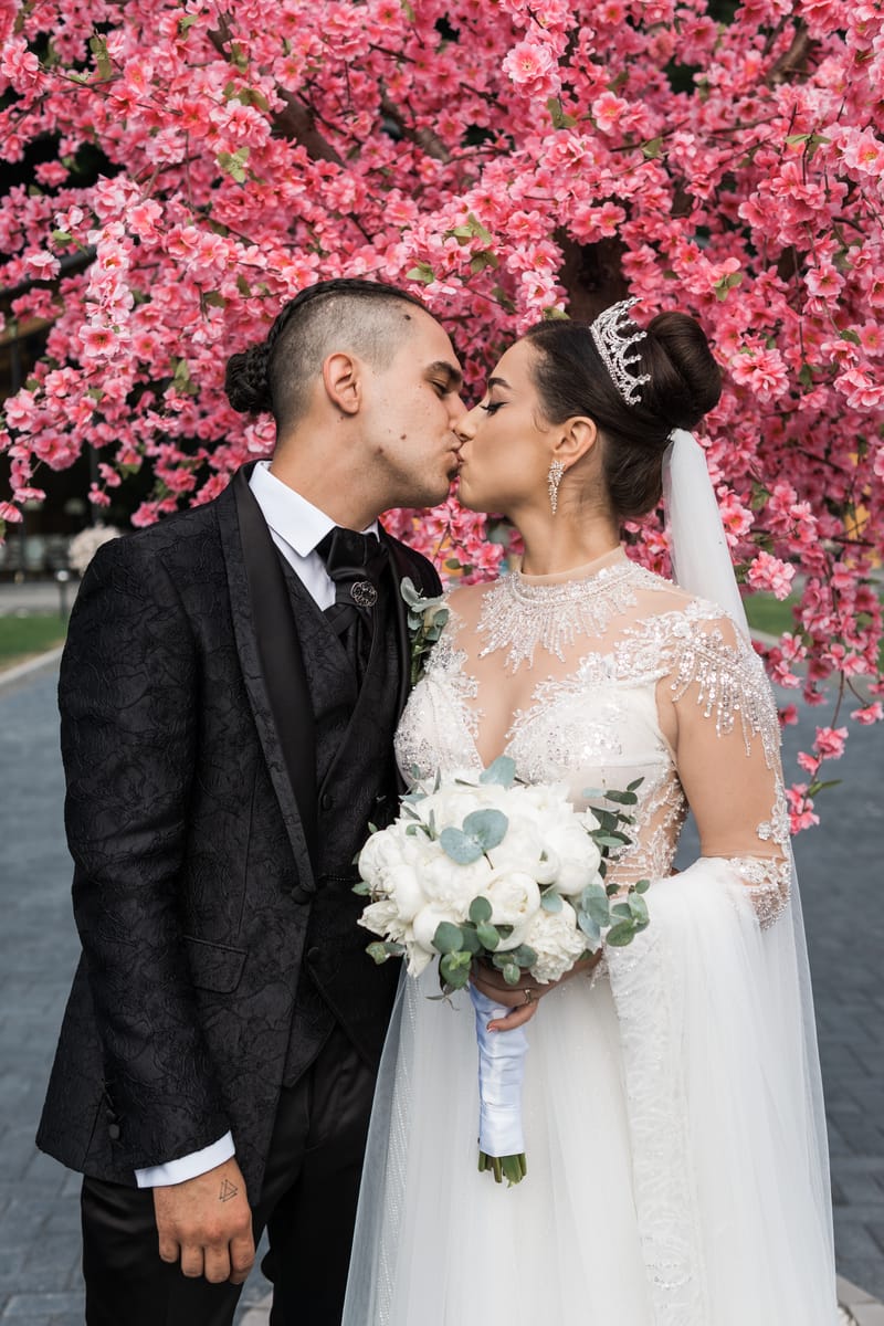 O selecție de imagini care surprind emoția, naturalețea și eleganța fiecărei nunți.