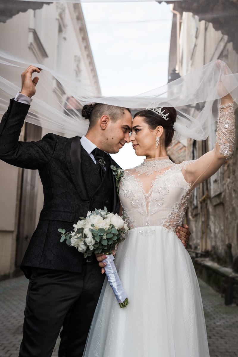 O selecție de imagini care surprind emoția, naturalețea și eleganța fiecărei nunți.