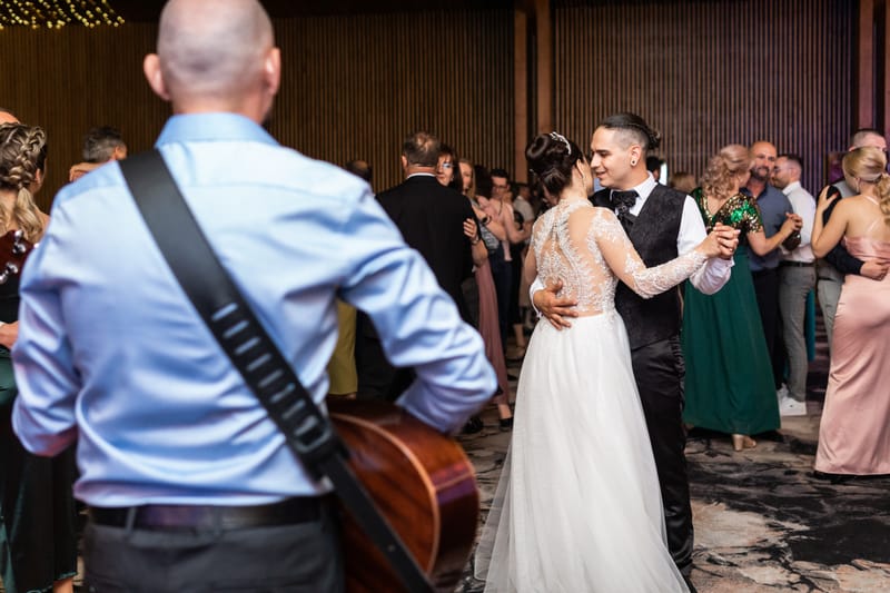 O selecție de imagini care surprind emoția, naturalețea și eleganța fiecărei nunți.