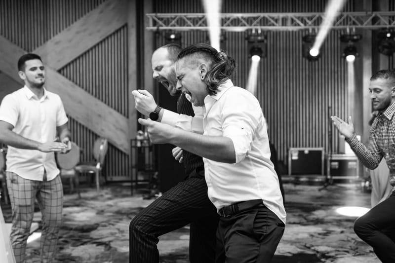 O selecție de imagini care surprind emoția, naturalețea și eleganța fiecărei nunți.