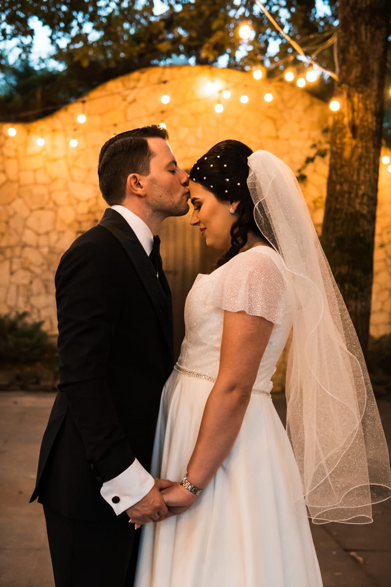 O selecție de imagini care surprind emoția, naturalețea și eleganța fiecărei nunți.