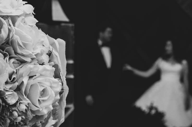 Imagini care surprind libertatea, intimitatea și emoția unei povești de dragoste dincolo de ziua nunții.