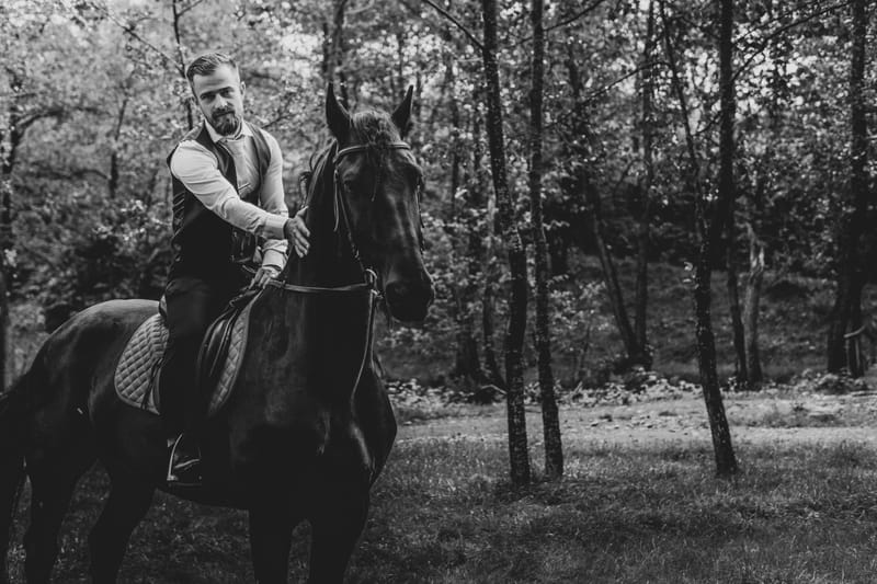 Imagini care surprind libertatea, intimitatea și emoția unei povești de dragoste dincolo de ziua nunții.