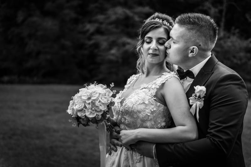 O selecție de imagini care surprind emoția, naturalețea și eleganța fiecărei nunți.