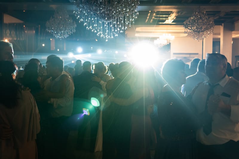 O selecție de imagini care surprind emoția, naturalețea și eleganța fiecărei nunți.