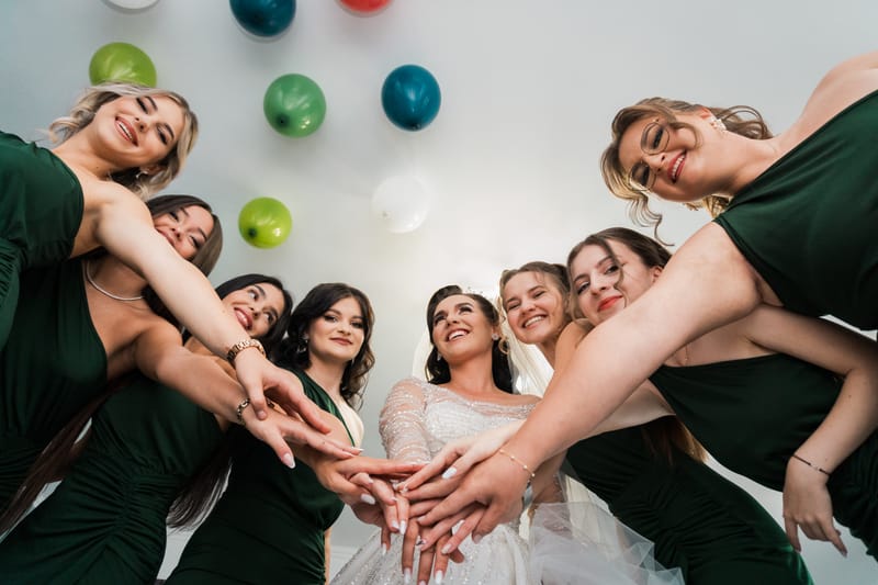 O selecție de imagini care surprind emoția, naturalețea și eleganța fiecărei nunți.