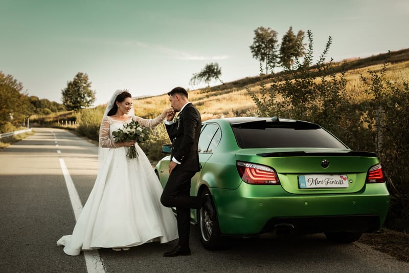 O selecție de imagini care surprind emoția, naturalețea și eleganța fiecărei nunți.