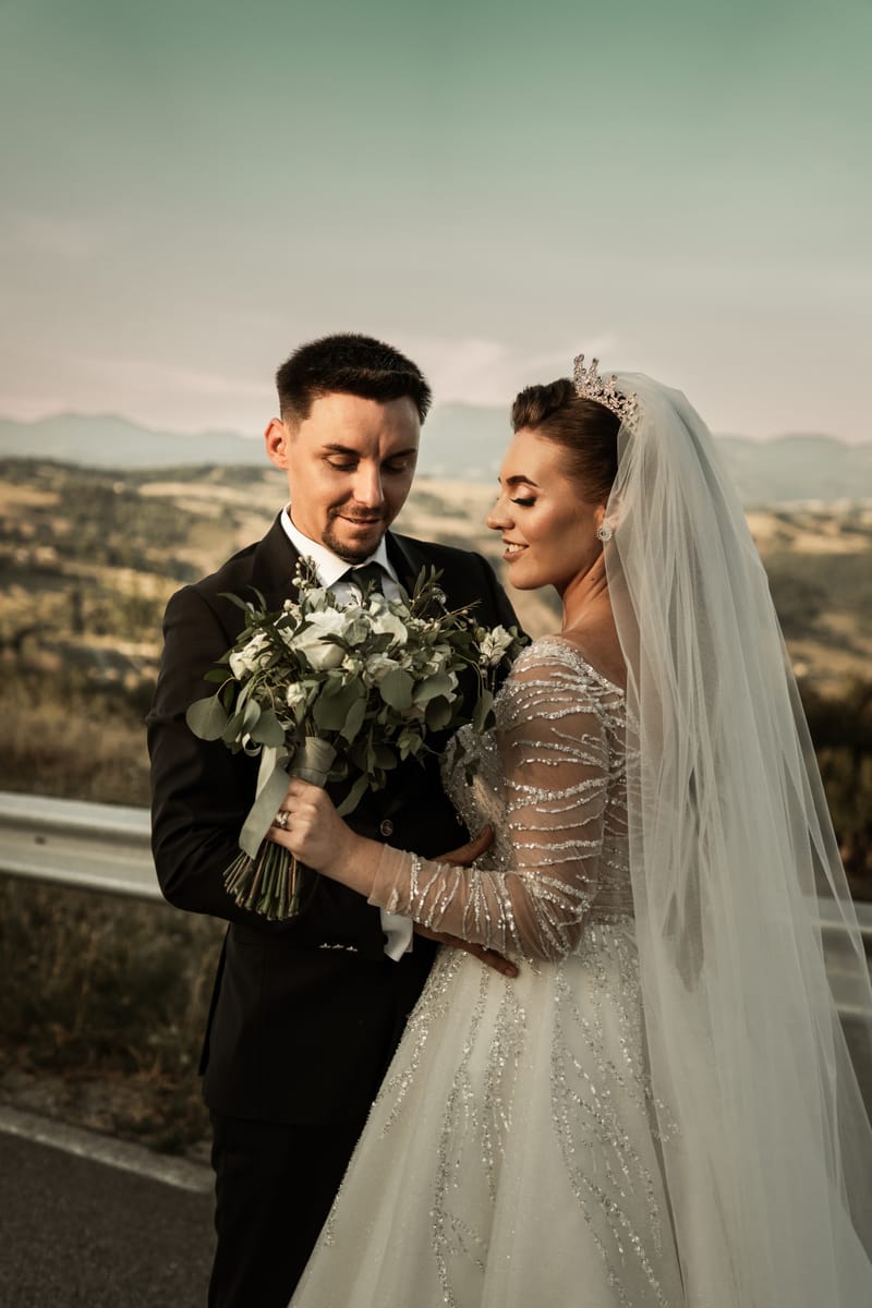 O selecție de imagini care surprind emoția, naturalețea și eleganța fiecărei nunți.