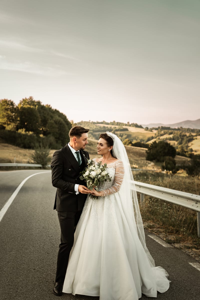 O selecție de imagini care surprind emoția, naturalețea și eleganța fiecărei nunți.