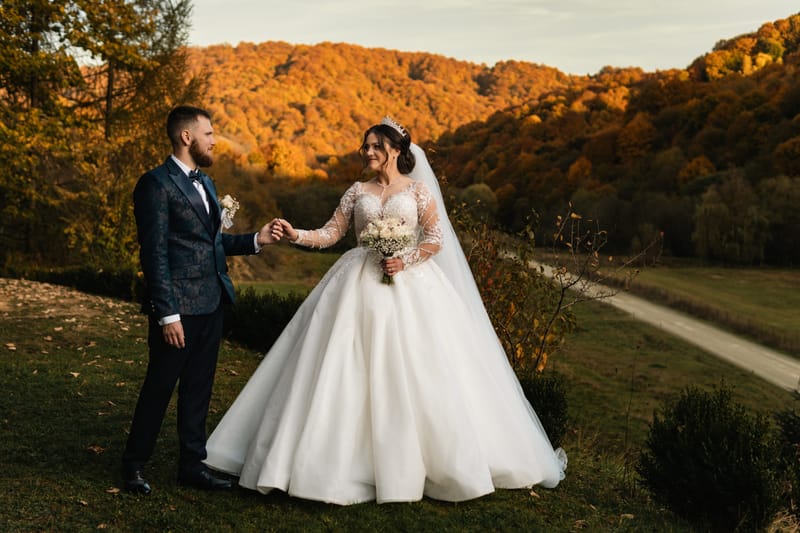 O selecție de imagini care surprind emoția, naturalețea și eleganța fiecărei nunți.