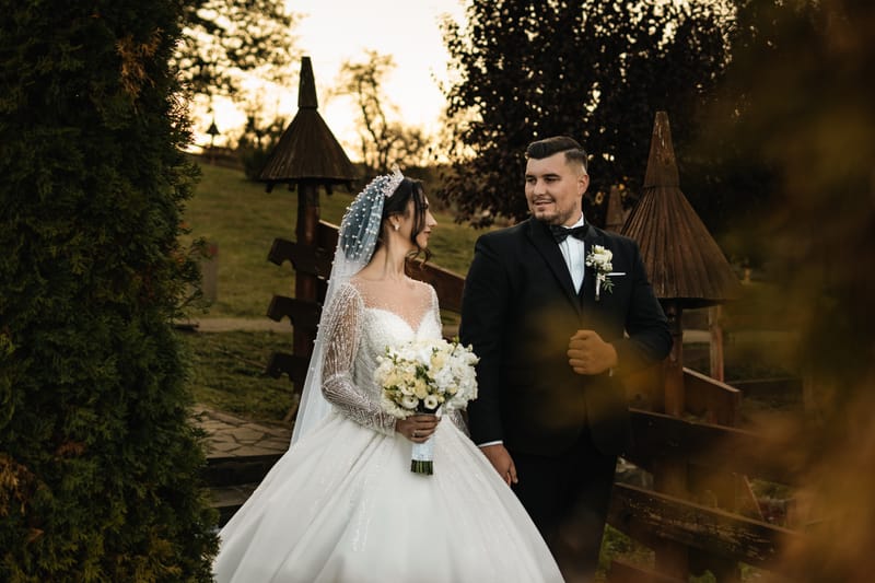 O selecție de imagini care surprind emoția, naturalețea și eleganța fiecărei nunți.