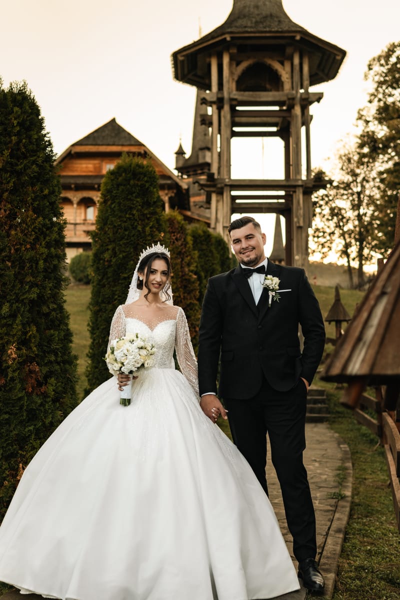 O selecție de imagini care surprind emoția, naturalețea și eleganța fiecărei nunți.