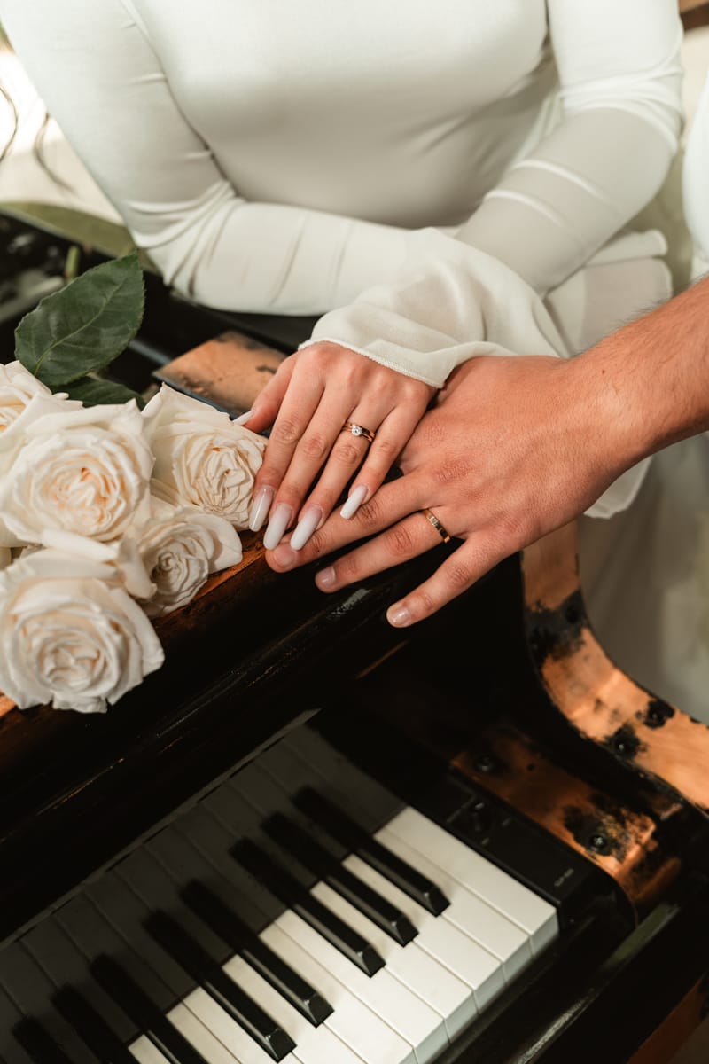 O selecție de imagini care surprind emoția, naturalețea și eleganța fiecărei nunți.