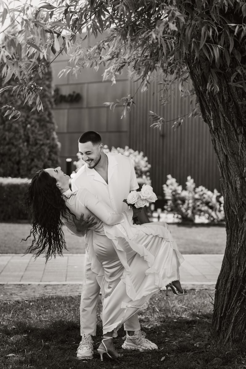 O selecție de imagini care surprind emoția, naturalețea și eleganța fiecărei nunți.