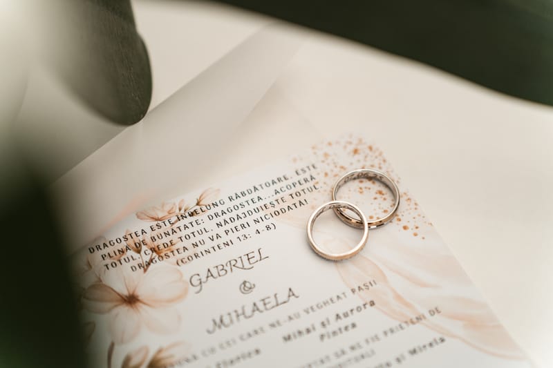 O selecție de imagini care surprind emoția, naturalețea și eleganța fiecărei nunți.