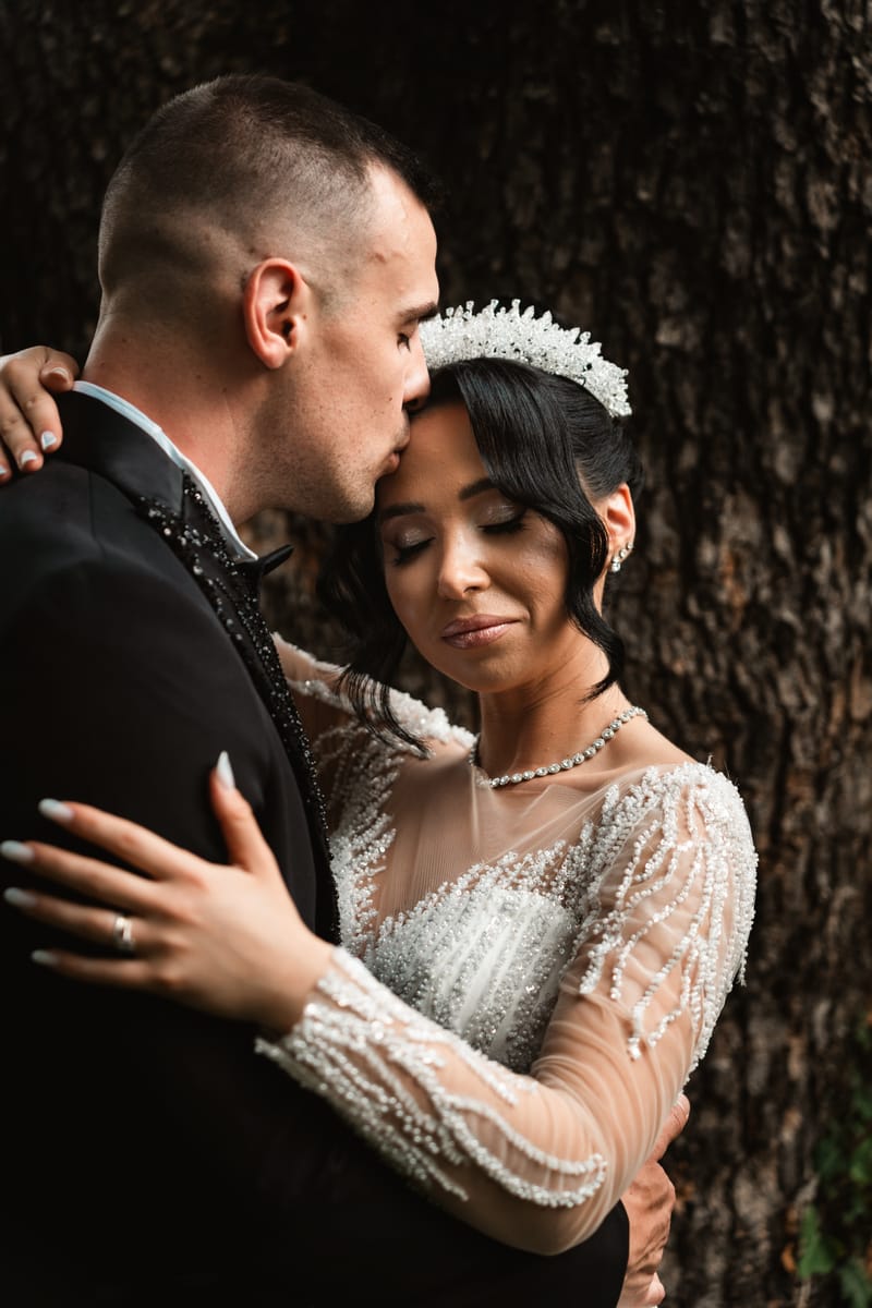 O selecție de imagini care surprind emoția, naturalețea și eleganța fiecărei nunți.