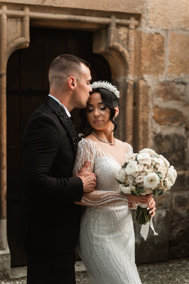 O selecție de imagini care surprind emoția, naturalețea și eleganța fiecărei nunți.