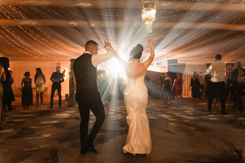 O selecție de imagini care surprind emoția, naturalețea și eleganța fiecărei nunți.