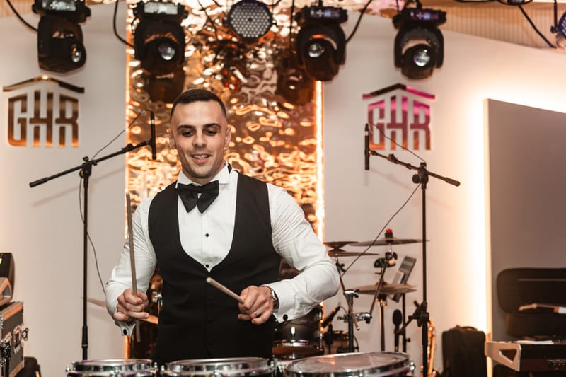 O selecție de imagini care surprind emoția, naturalețea și eleganța fiecărei nunți.