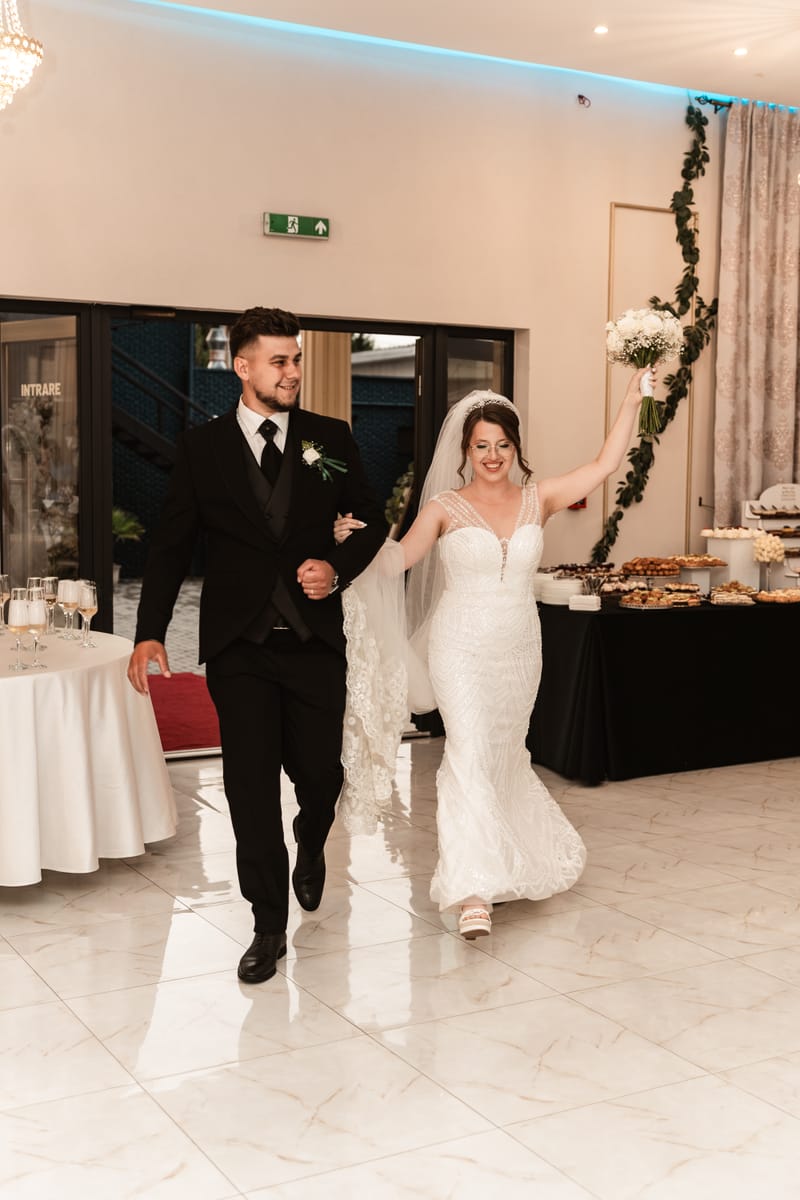 O selecție de imagini care surprind emoția, naturalețea și eleganța fiecărei nunți.