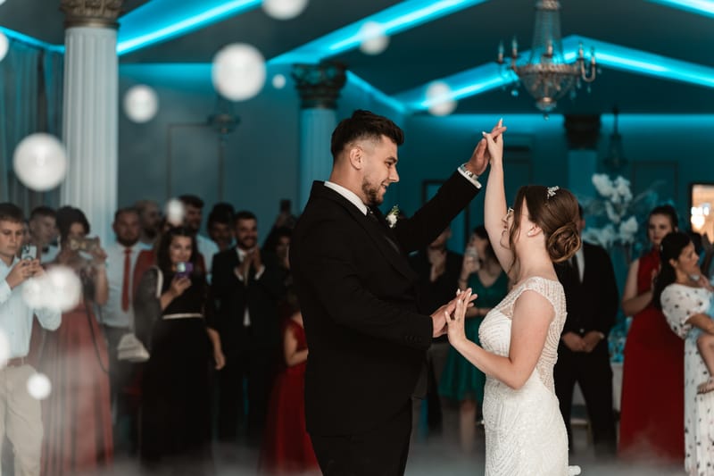 O selecție de imagini care surprind emoția, naturalețea și eleganța fiecărei nunți.